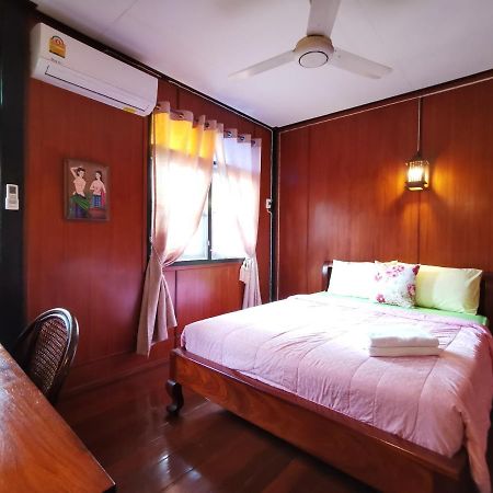 Tavee Guesthouse Банкок Екстериор снимка