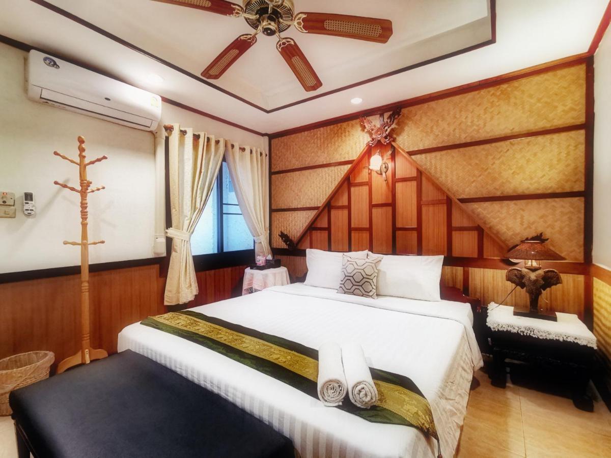 Tavee Guesthouse Банкок Екстериор снимка