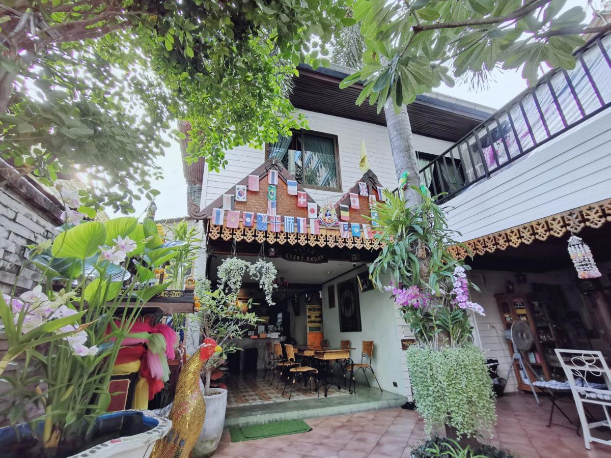 Tavee Guesthouse Банкок Екстериор снимка
