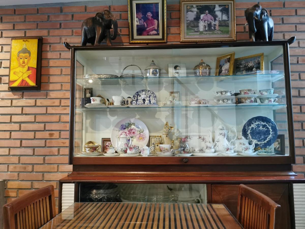 Tavee Guesthouse Банкок Екстериор снимка