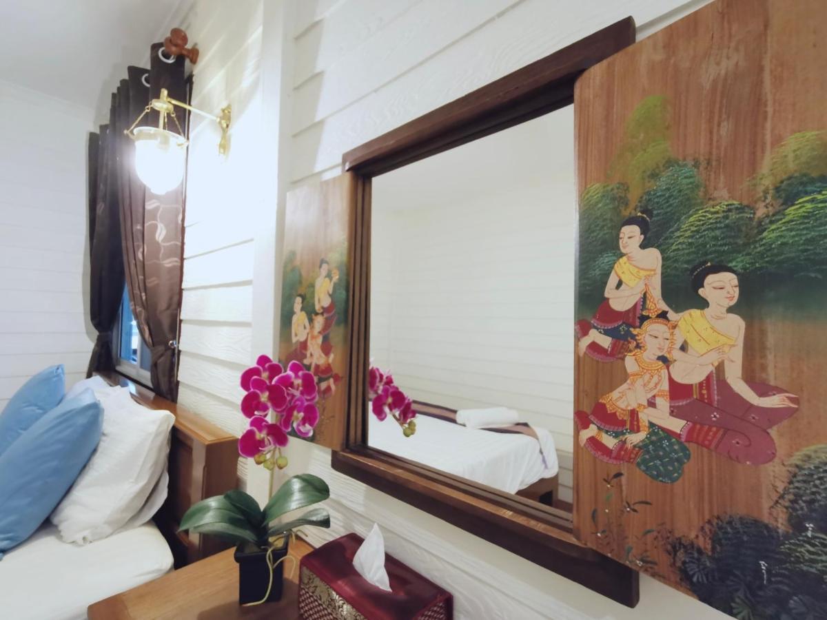 Tavee Guesthouse Банкок Екстериор снимка