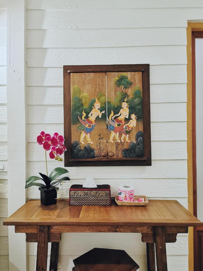 Tavee Guesthouse Банкок Екстериор снимка