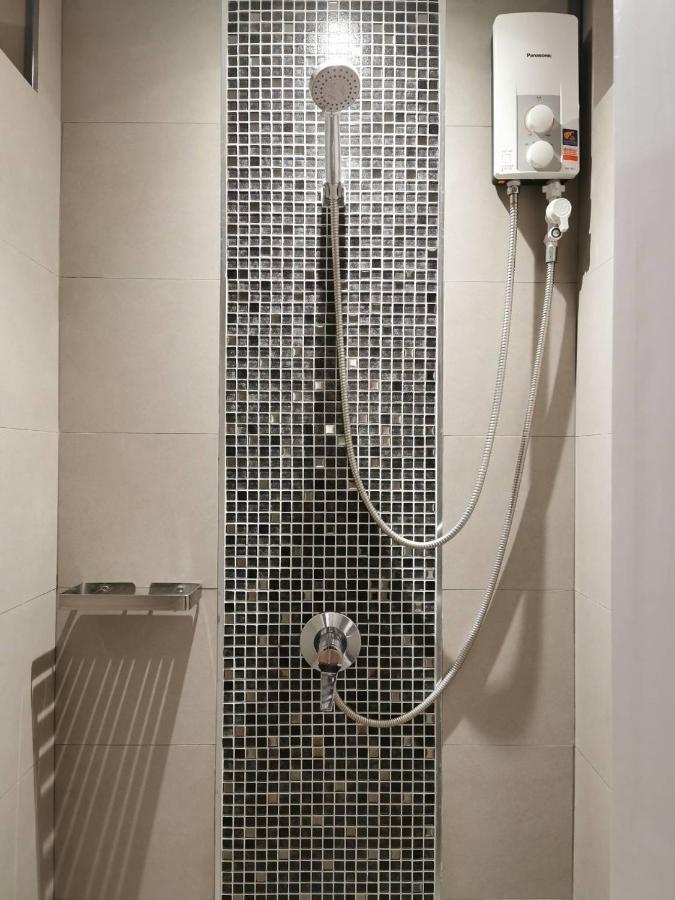 Tavee Guesthouse Банкок Екстериор снимка