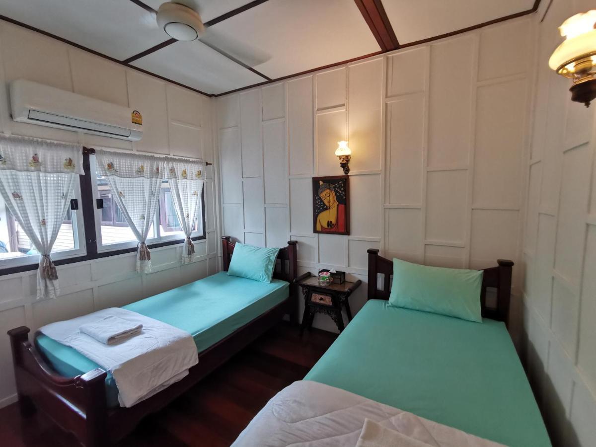 Tavee Guesthouse Банкок Екстериор снимка