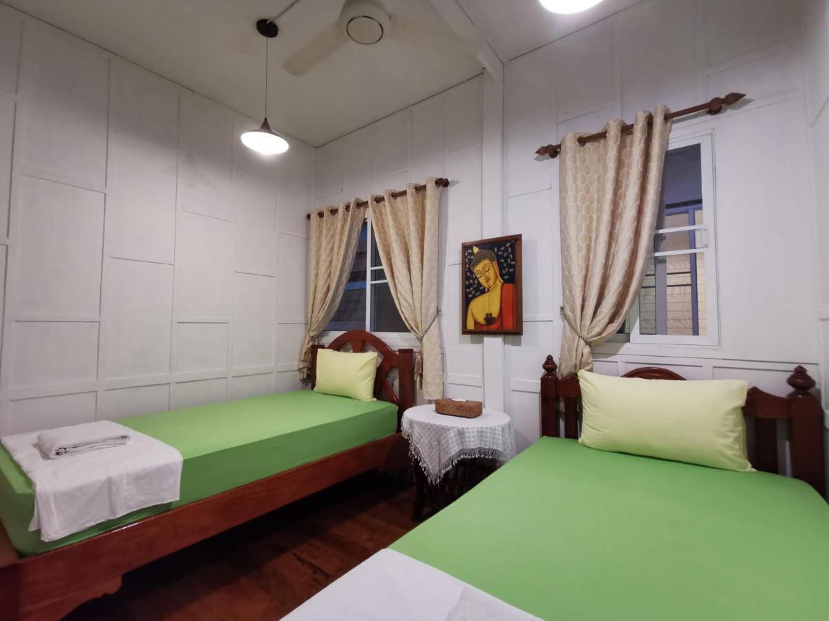 Tavee Guesthouse Банкок Екстериор снимка