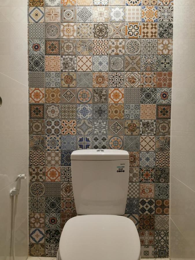 Tavee Guesthouse Банкок Стая снимка