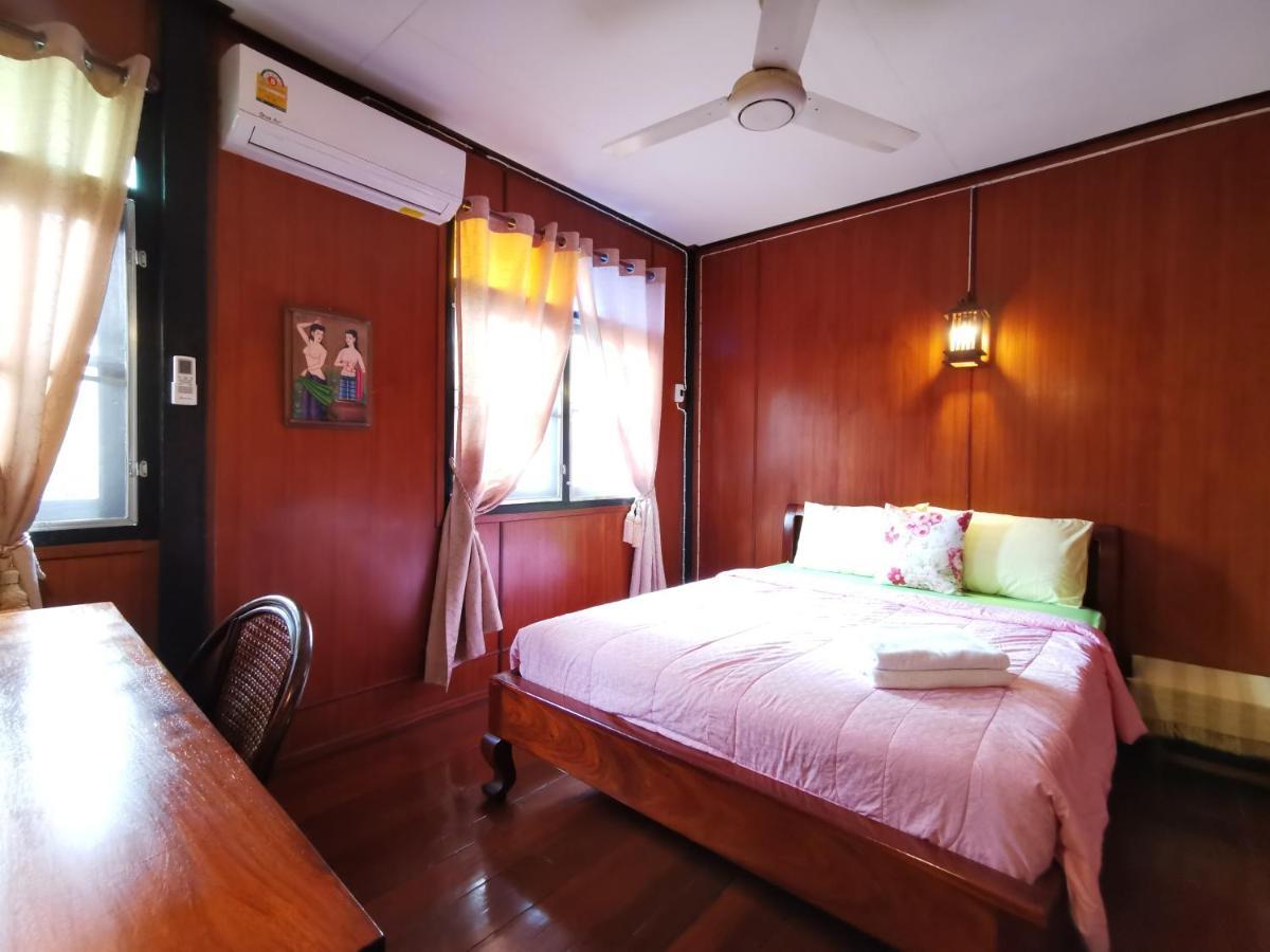 Tavee Guesthouse Банкок Екстериор снимка